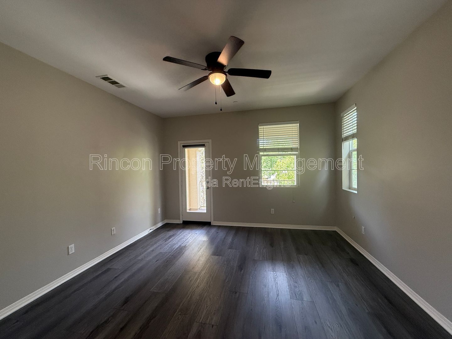 Spacious Riverpark Townhome *3 Bedrooms, 3.5 Baths* Available Now!! property image