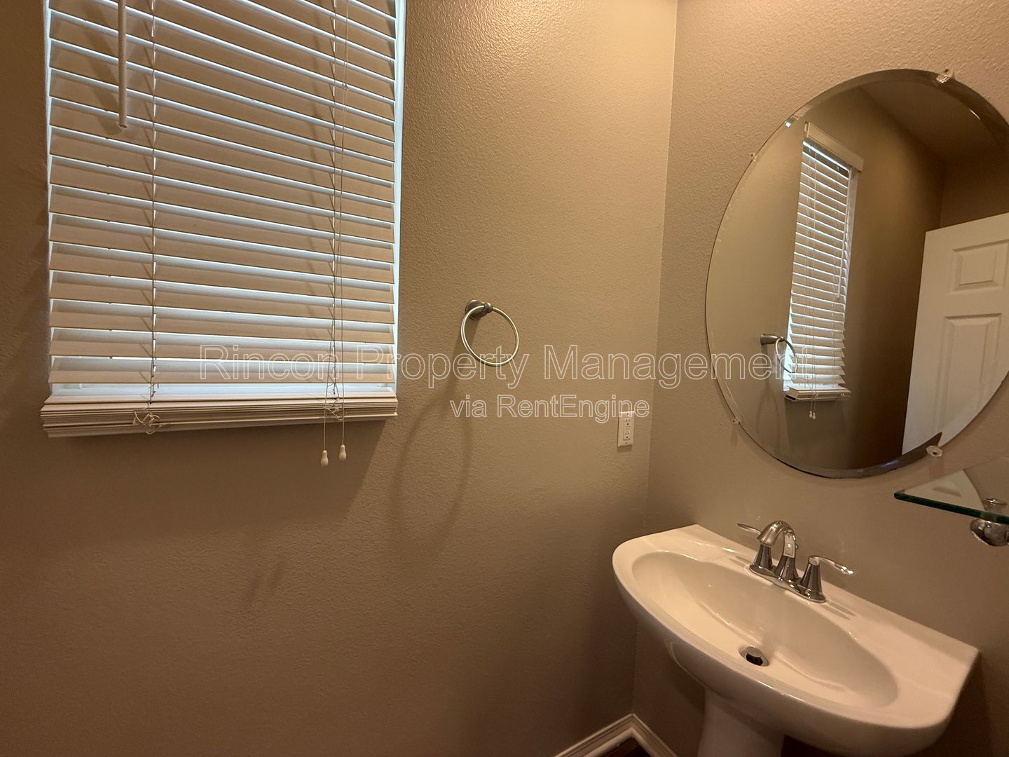Spacious Riverpark Townhome *3 Bedrooms, 3.5 Baths* Available Now!! property image