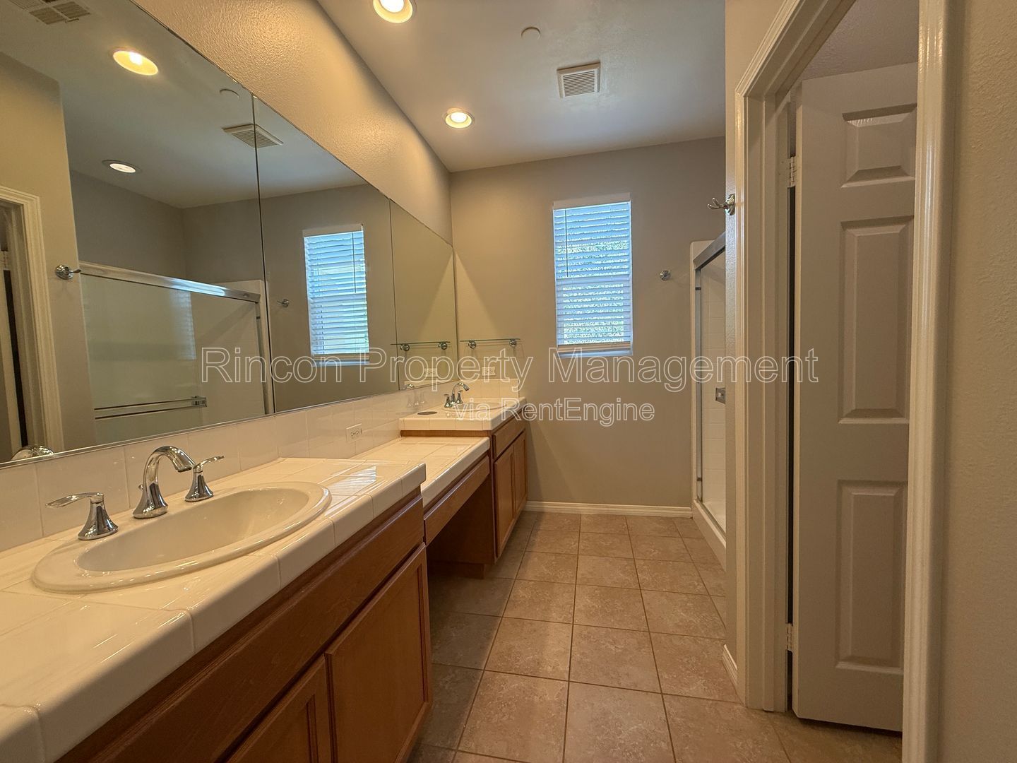Spacious Riverpark Townhome *3 Bedrooms, 3.5 Baths* Available Now!! property image