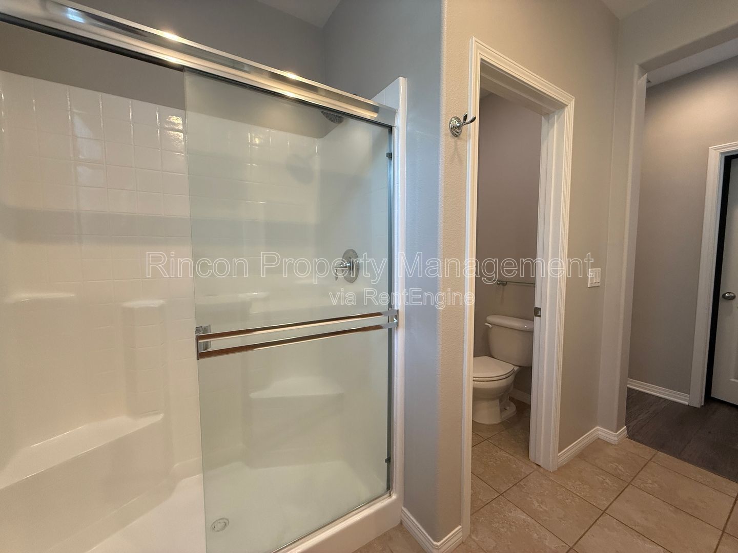 Spacious Riverpark Townhome *3 Bedrooms, 3.5 Baths* Available Now!! property image