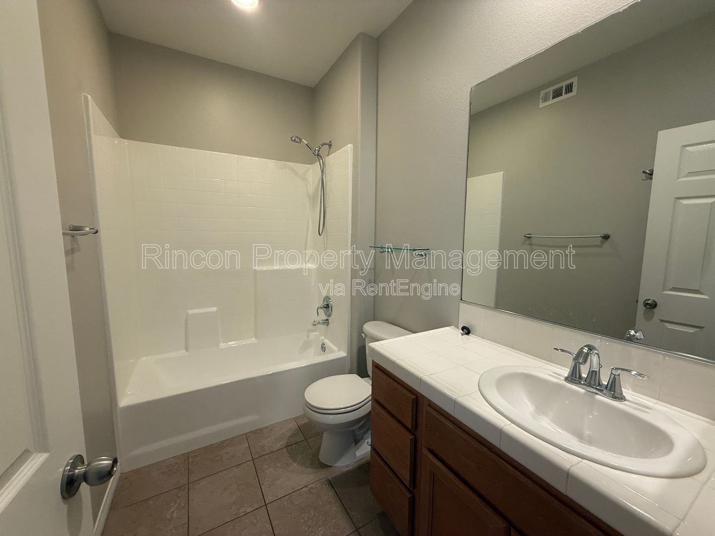 Spacious Riverpark Townhome *3 Bedrooms, 3.5 Baths* Available Now!! property image