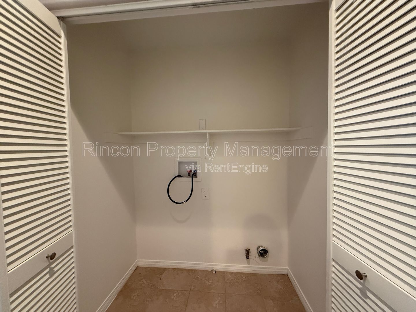 Spacious Riverpark Townhome *3 Bedrooms, 3.5 Baths* Available Now!! property image