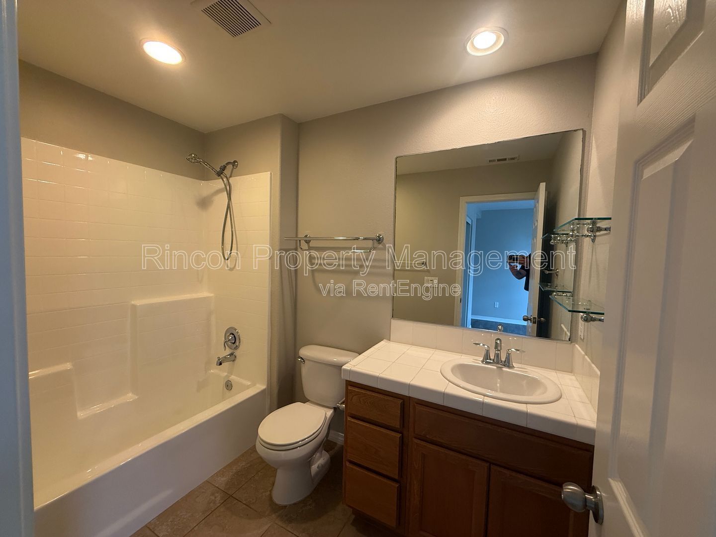 Spacious Riverpark Townhome *3 Bedrooms, 3.5 Baths* Available Now!! property image