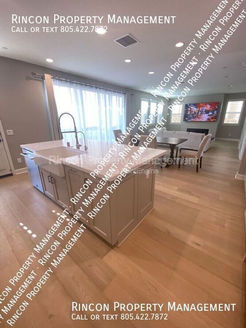 ROOM FOR RENT with Shared Bathroom and Shared Furnished Common Areas in *Del Sol - Ventura* property image