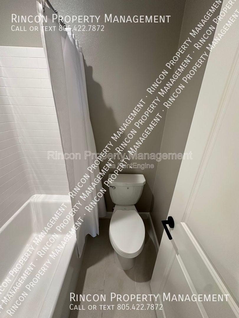 ROOM FOR RENT with Shared Bathroom and Shared Furnished Common Areas in *Del Sol - Ventura* property image