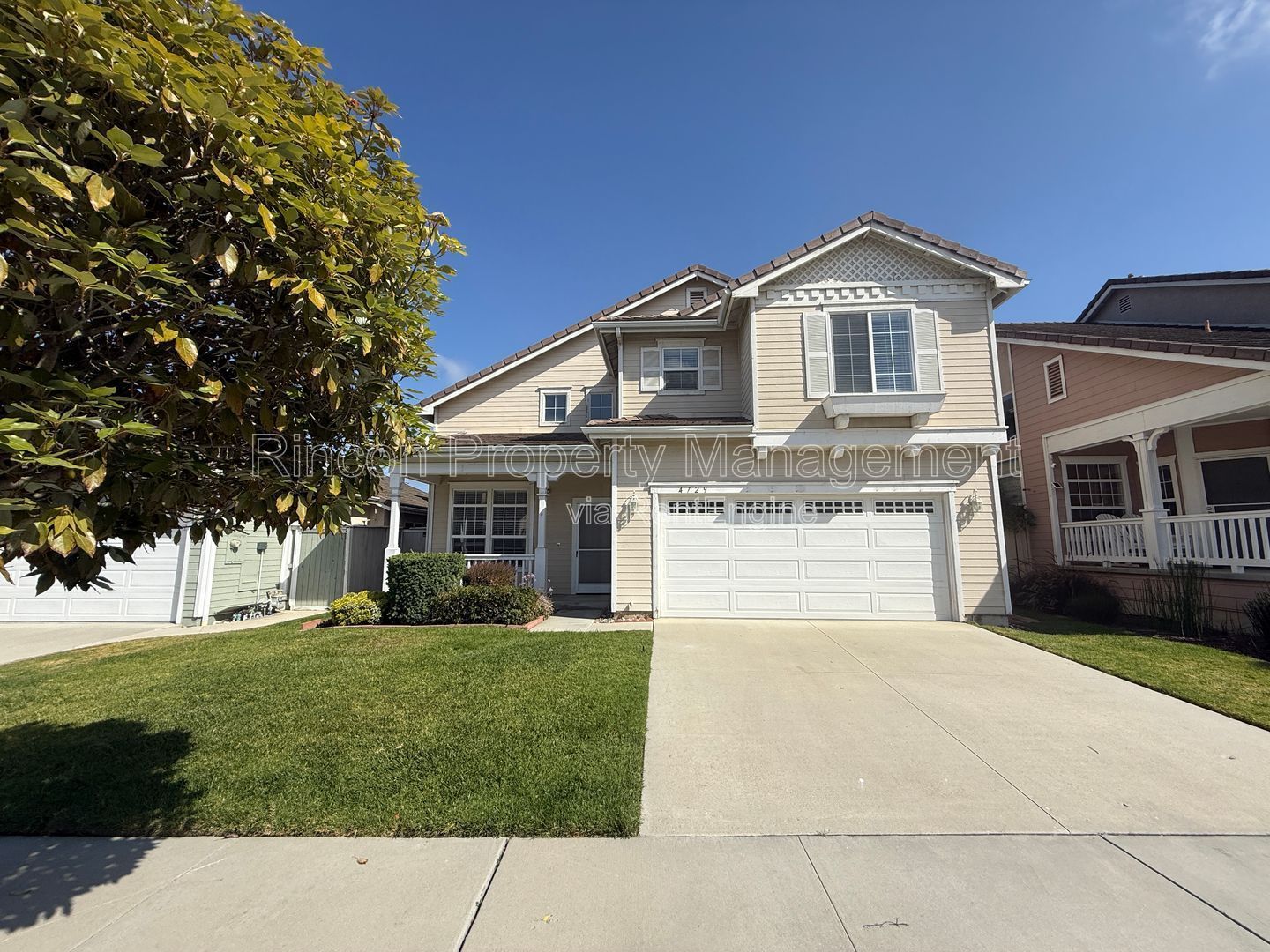 Spacious 3 Bedroom Home/Private Backyard *3 bedrooms/2.5 Baths property image