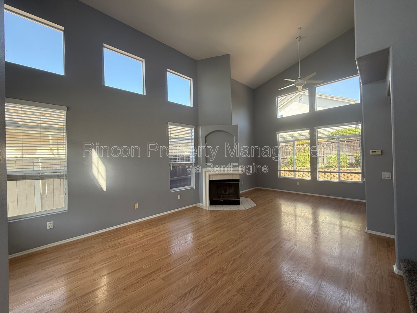 Spacious 3 Bedroom Home/Private Backyard *3 bedrooms/2.5 Baths property image