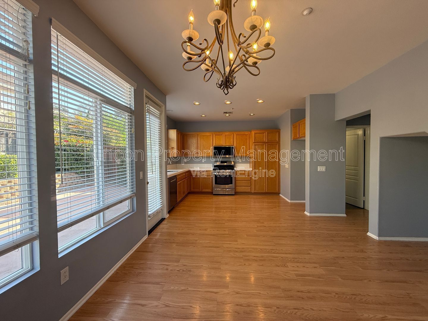 Spacious 3 Bedroom Home/Private Backyard *3 bedrooms/2.5 Baths property image
