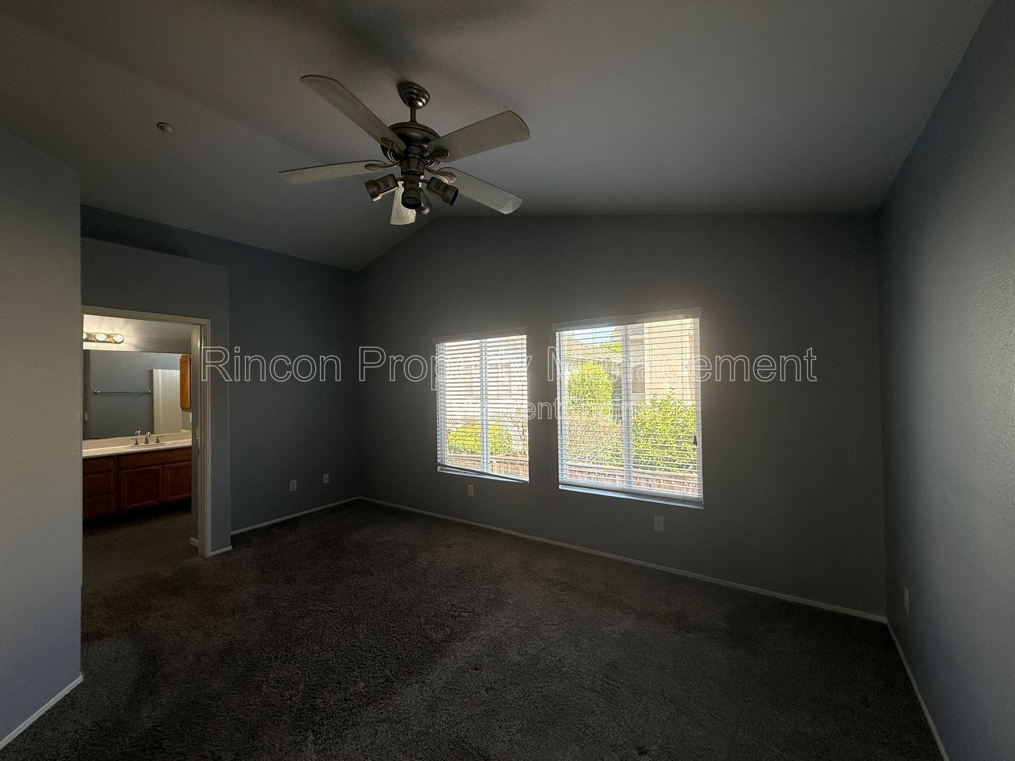 Spacious 3 Bedroom Home/Private Backyard *3 bedrooms/2.5 Baths property image