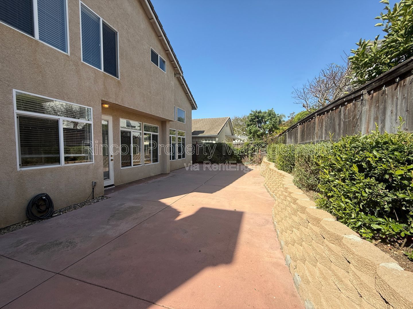 Spacious 3 Bedroom Home/Private Backyard *3 bedrooms/2.5 Baths property image