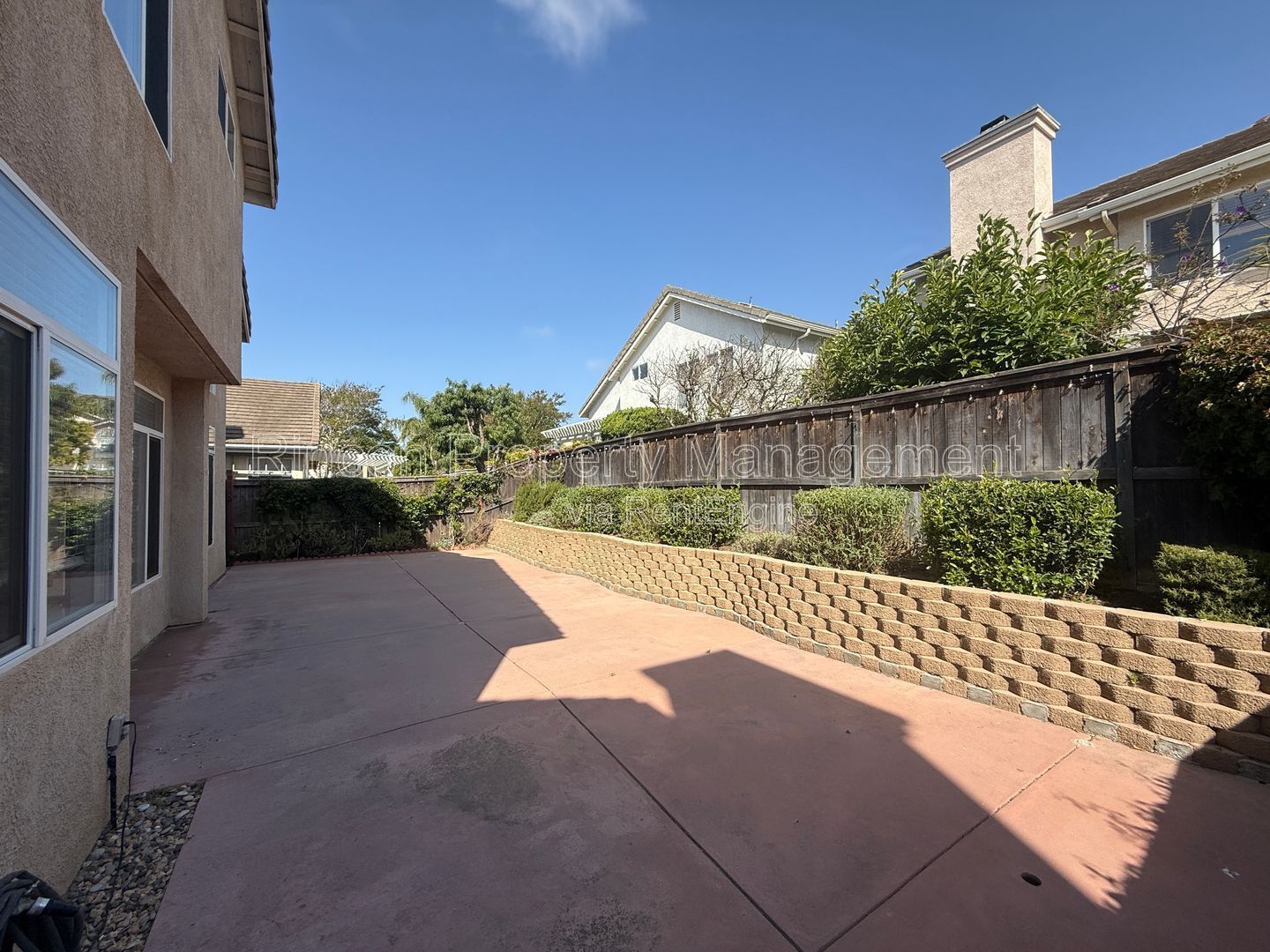 Spacious 3 Bedroom Home/Private Backyard *3 bedrooms/2.5 Baths property image