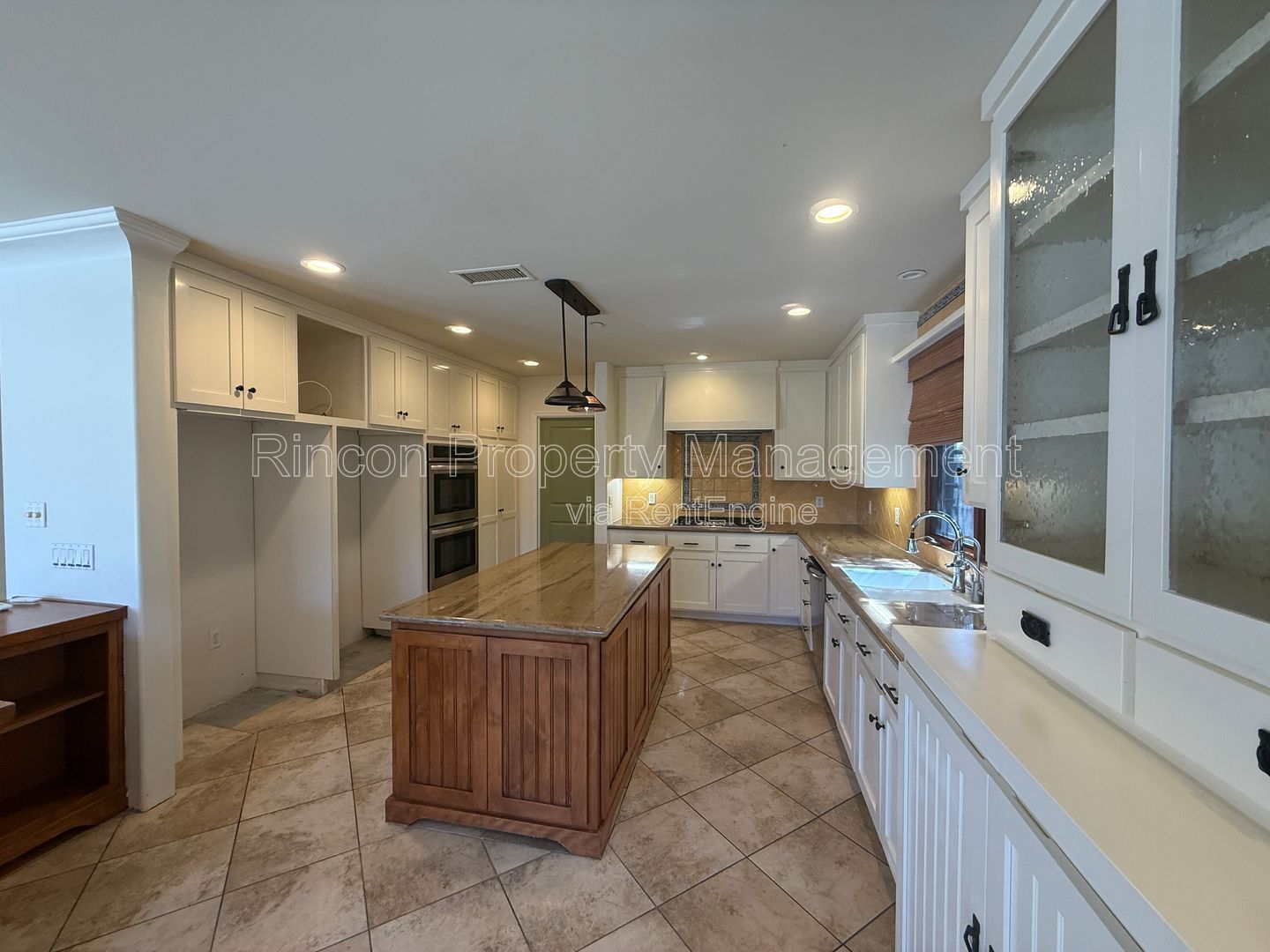*Island and Ocean Views* 3 bedrooms/3 baths *3129 square feet of living space* property image
