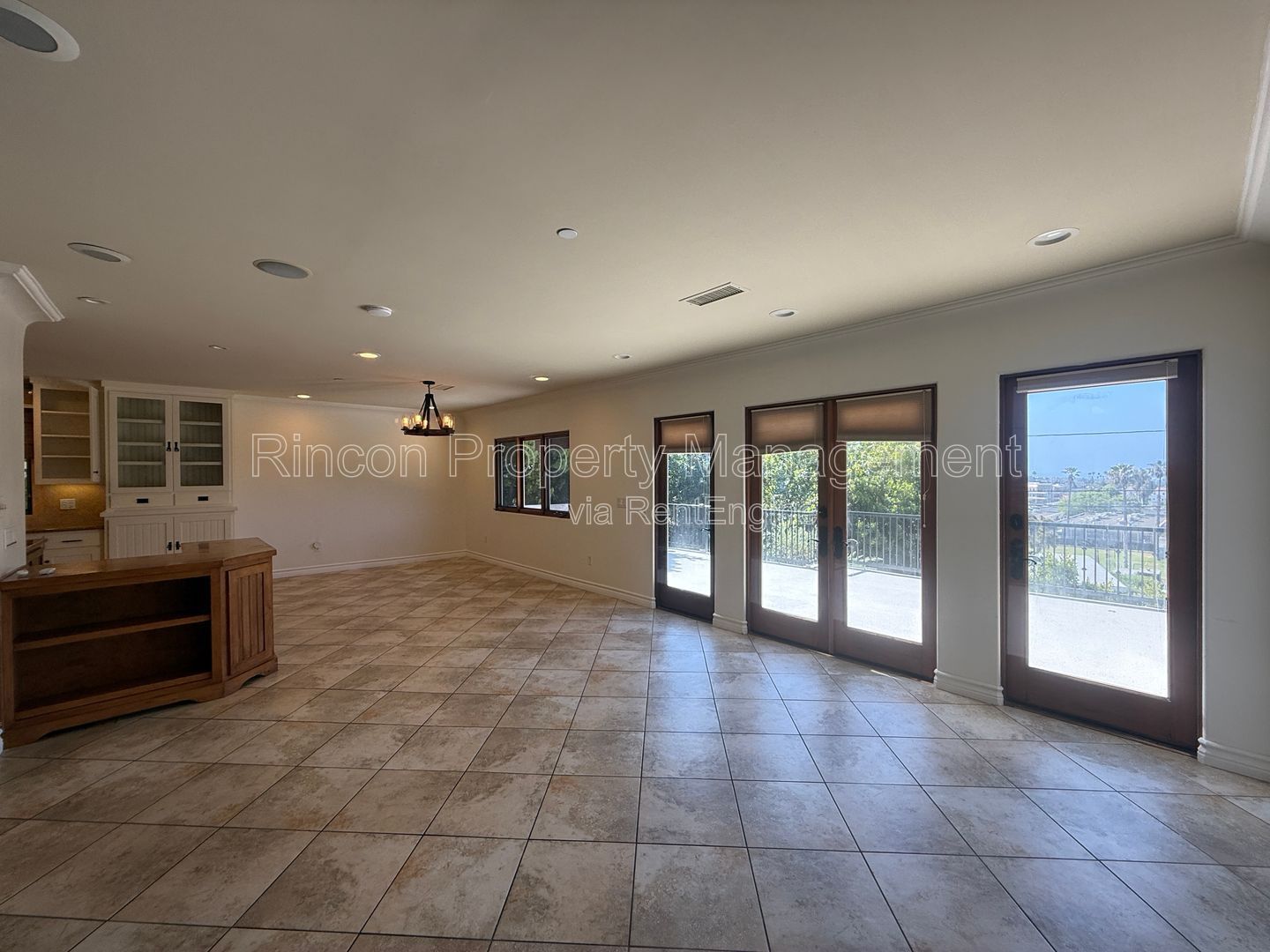 *Island and Ocean Views* 3 bedrooms/3 baths *3129 square feet of living space* property image