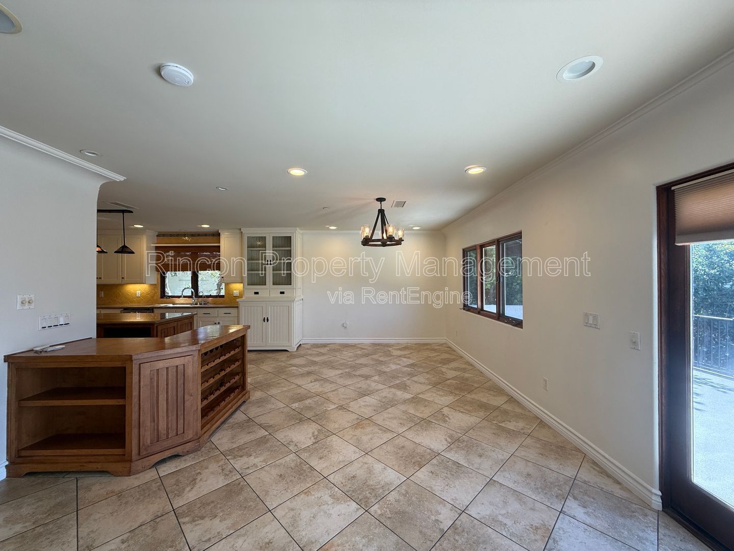 *Island and Ocean Views* 3 bedrooms/3 baths *3129 square feet of living space* property image