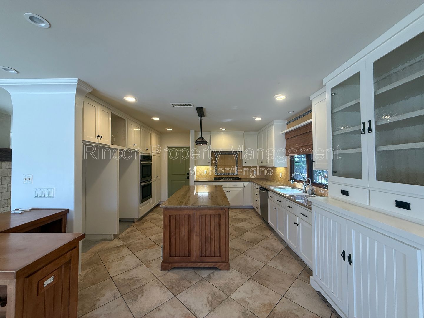 *Island and Ocean Views* 3 bedrooms/3 baths *3129 square feet of living space* property image
