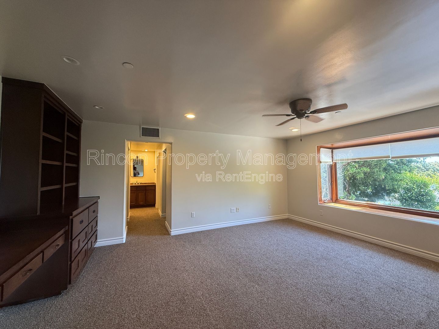 *Island and Ocean Views* 3 bedrooms/3 baths *3129 square feet of living space* property image