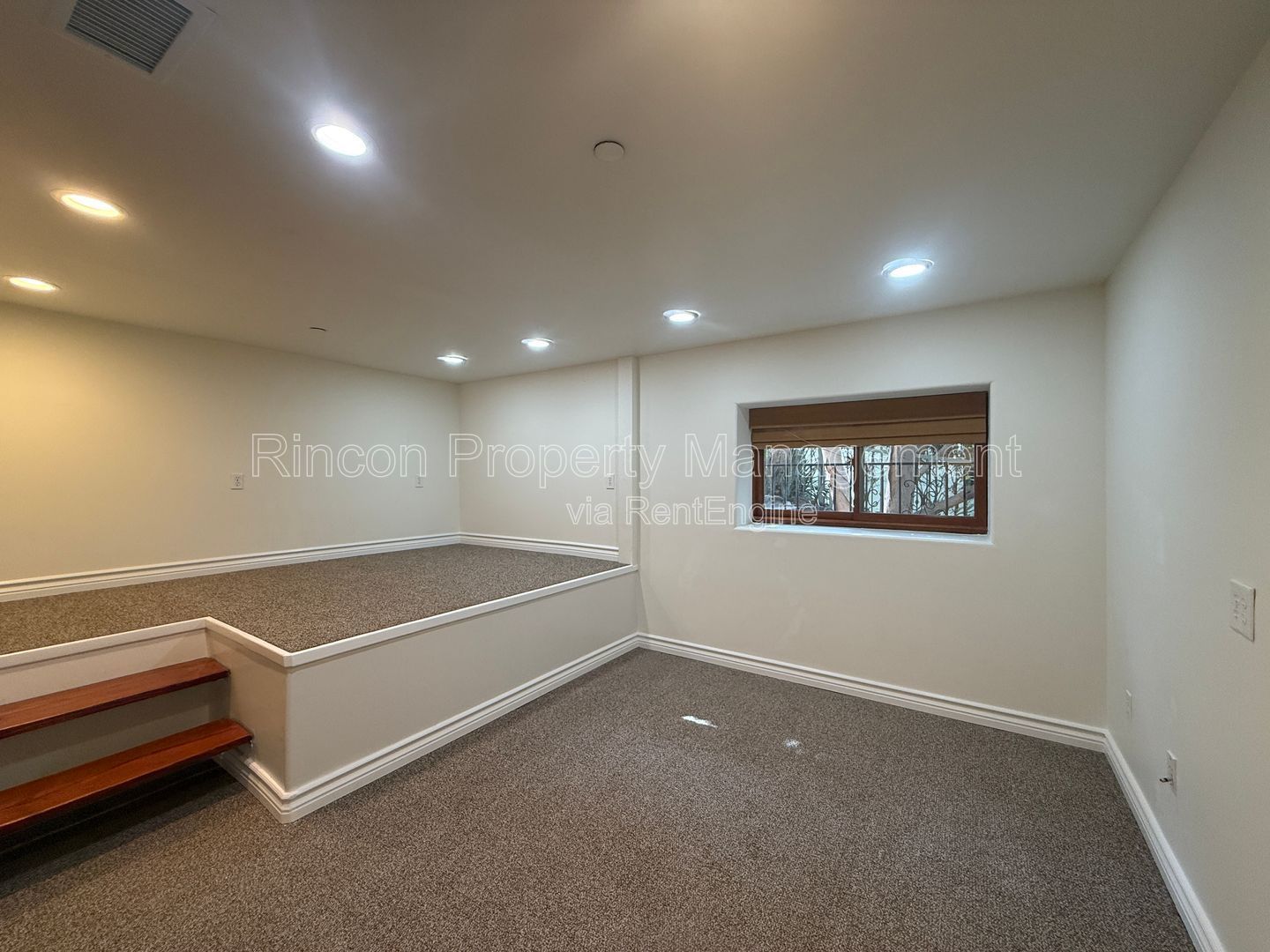 *Island and Ocean Views* 3 bedrooms/3 baths *3129 square feet of living space* property image