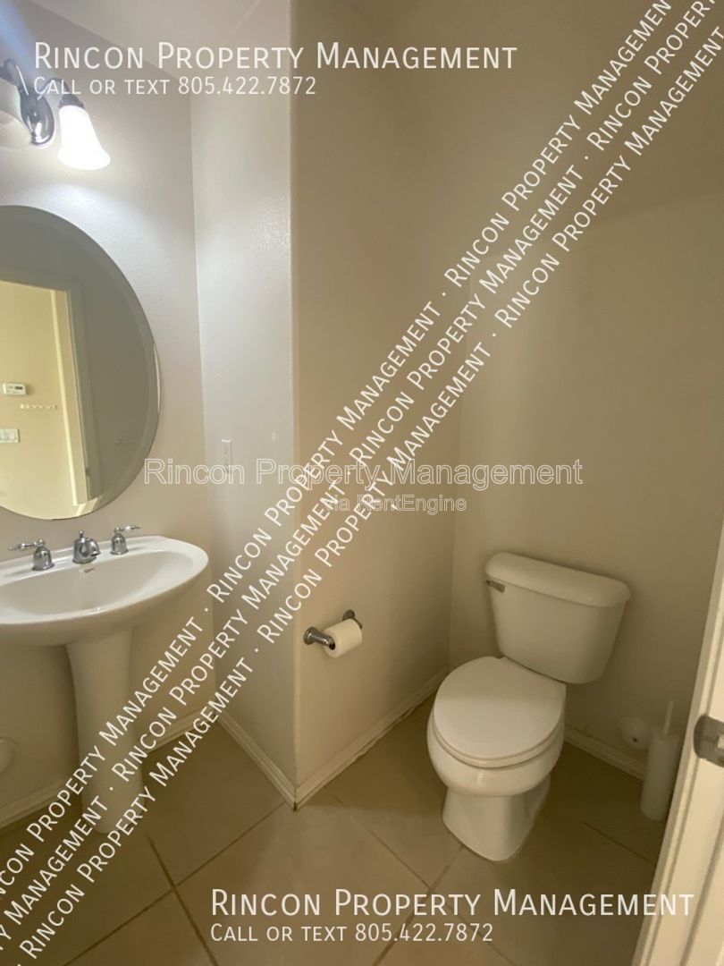 Spacious 3 Bedroom 2 Bathroom in Oxnard with Large Patio property image