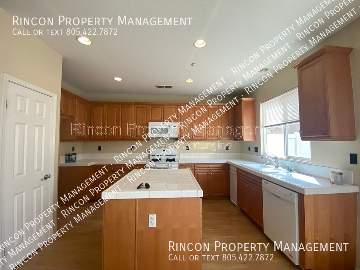 Spacious 3 Bedroom 2 Bathroom in Oxnard with Large Patio property image