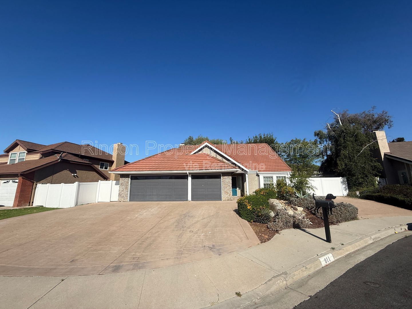 Spacious Thousand Oaks Home *4 Bedrooms/3 Baths* property image