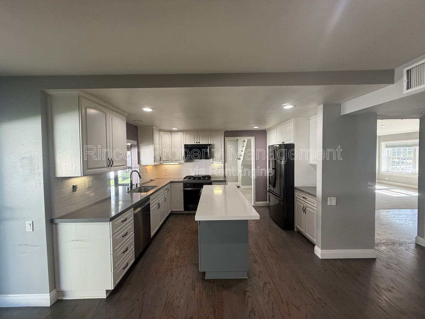 Spacious Thousand Oaks Home *4 Bedrooms/3 Baths* property image