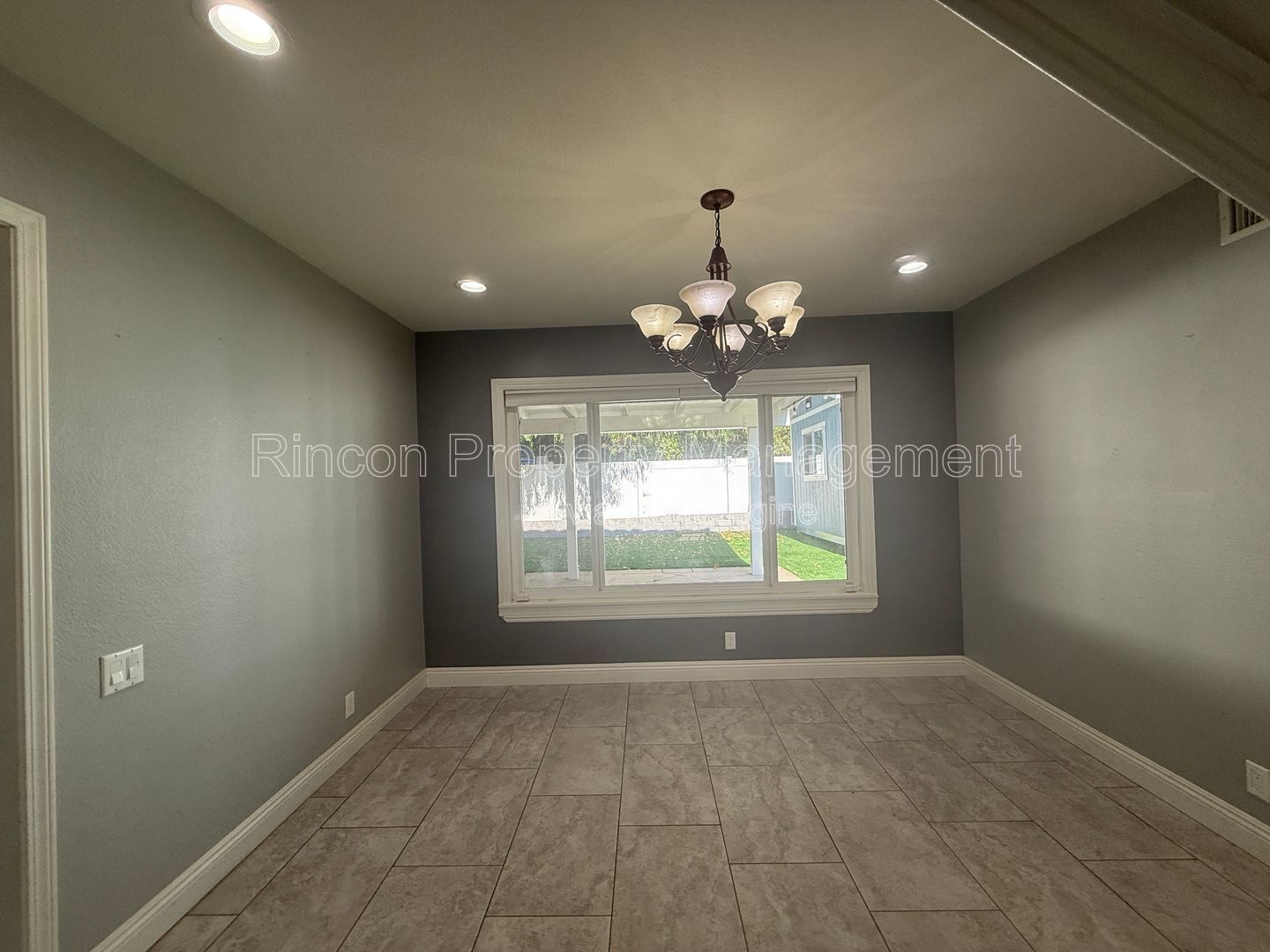 Spacious Thousand Oaks Home *4 Bedrooms/3 Baths* property image