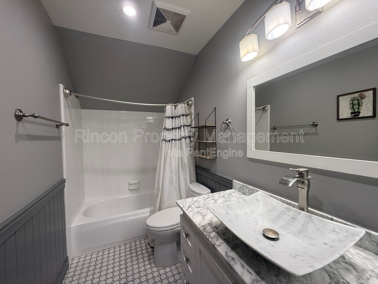Spacious Thousand Oaks Home *4 Bedrooms/3 Baths* property image