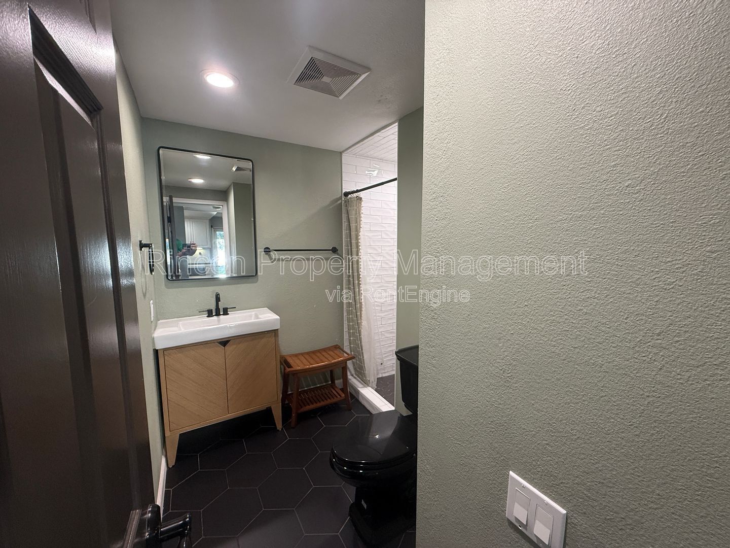Spacious Thousand Oaks Home *4 Bedrooms/3 Baths* property image