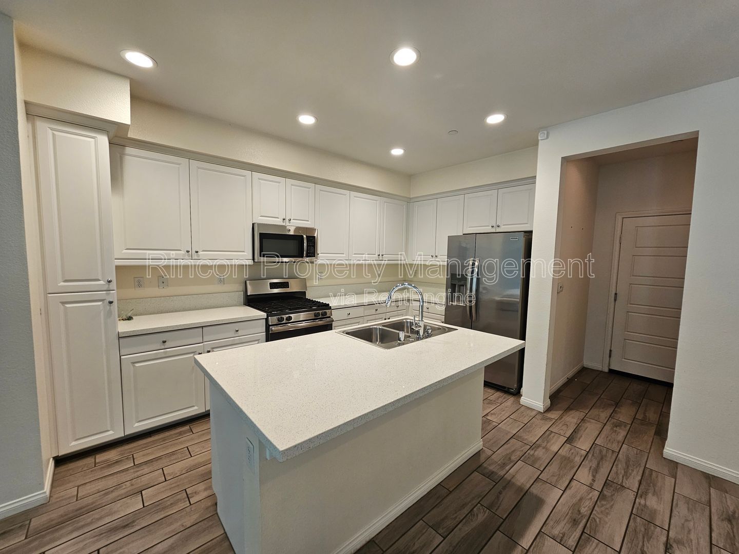 ***Spacious 3-Bedroom Home Available in Simi Valley*** property image