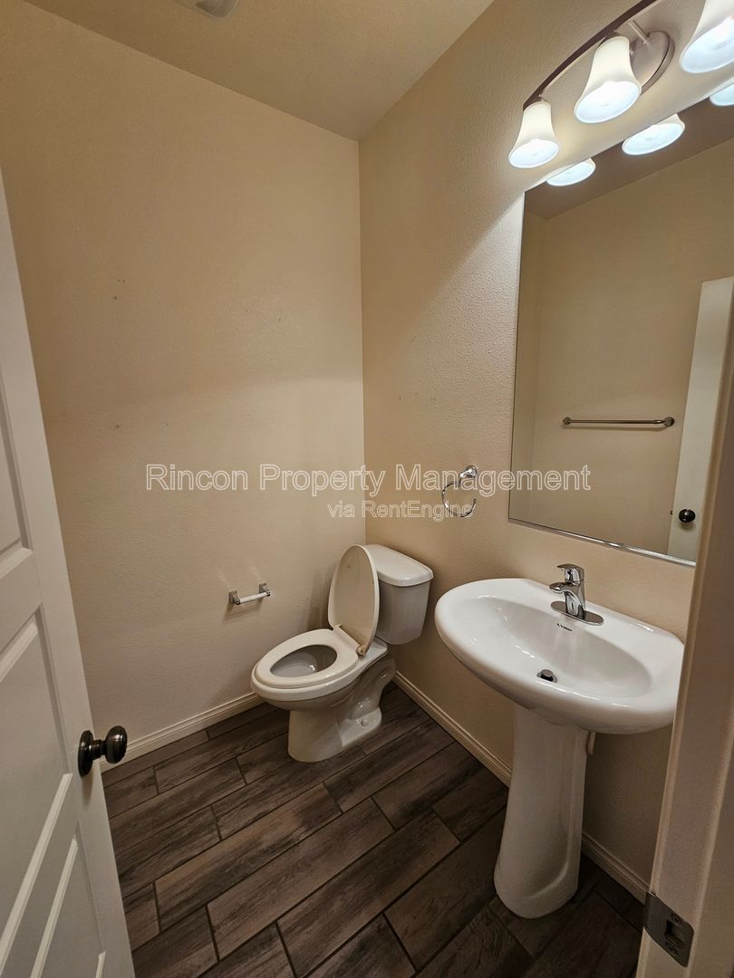 ***Spacious 3-Bedroom Home Available in Simi Valley*** property image