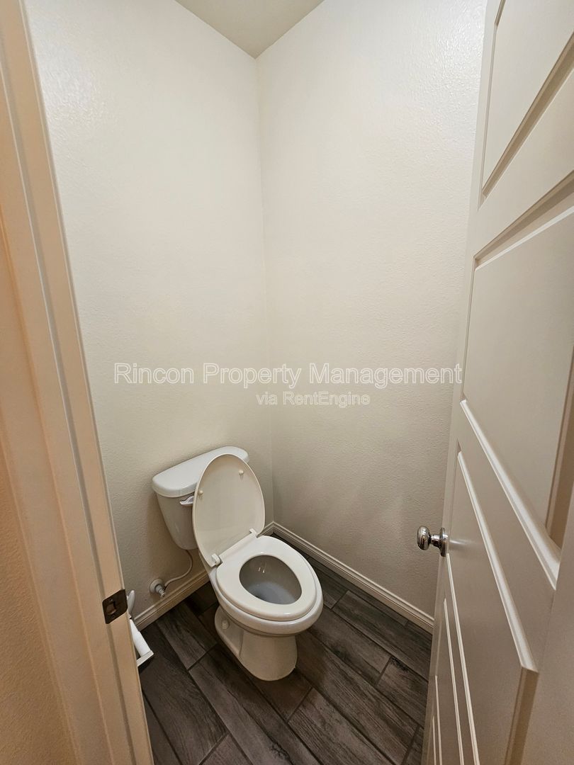 ***Spacious 3-Bedroom Home Available in Simi Valley*** property image