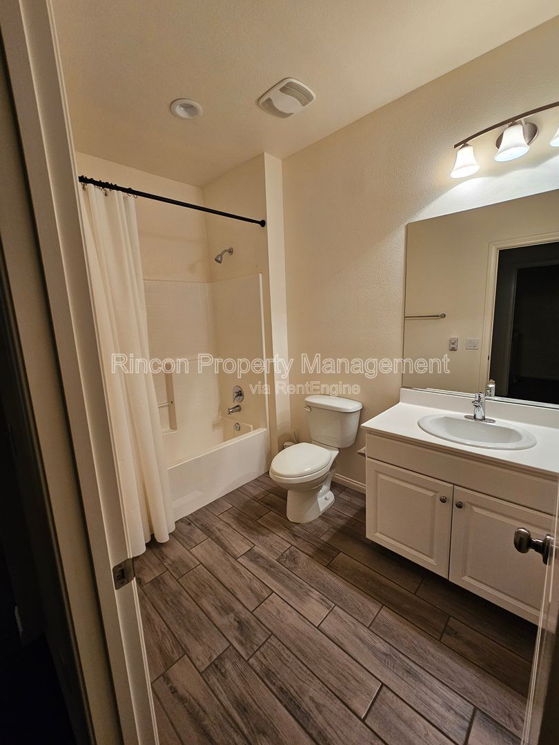 ***Spacious 3-Bedroom Home Available in Simi Valley*** property image