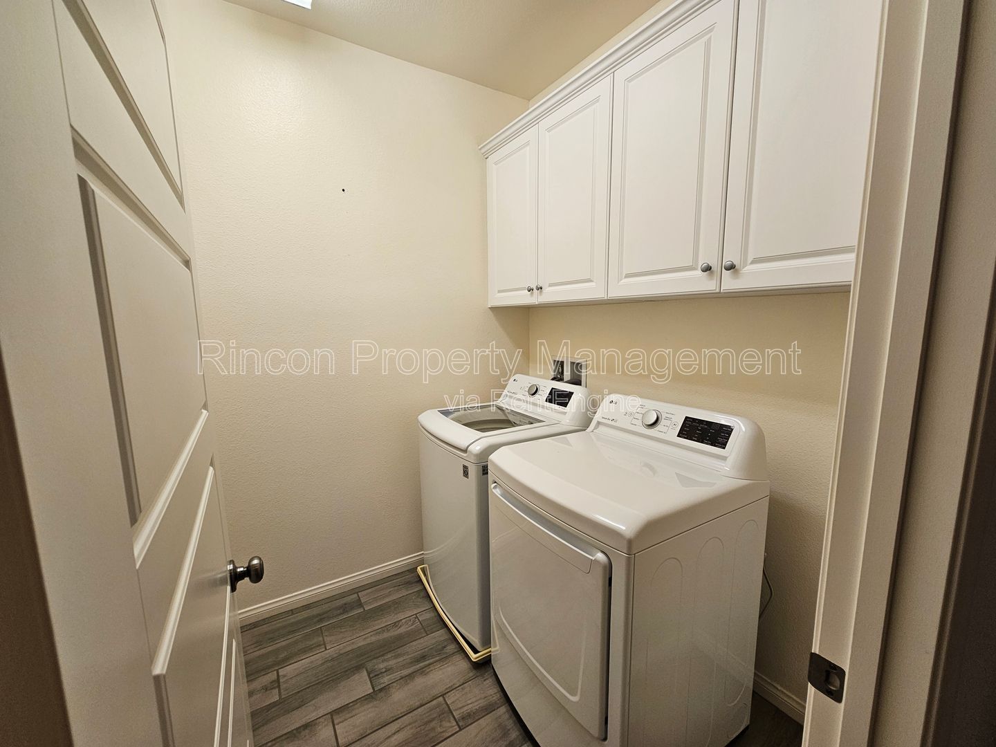 ***Spacious 3-Bedroom Home Available in Simi Valley*** property image