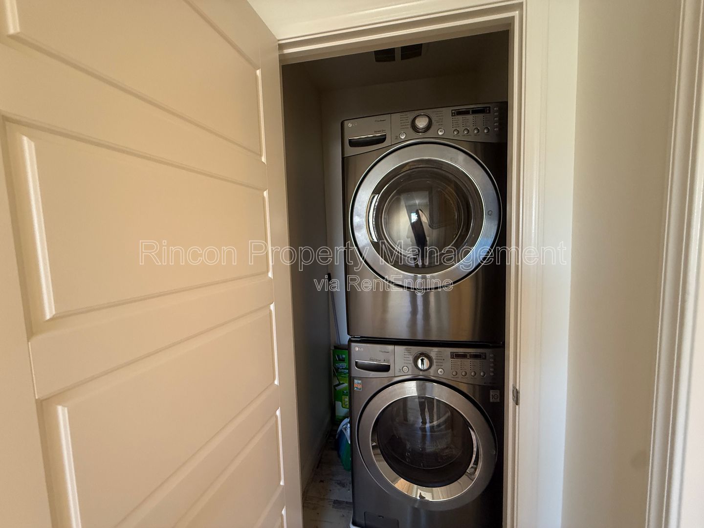 Gorgeous Studio Apartment *The Farm-Ventura***STUDIO ONLY** Utilities Included* property image