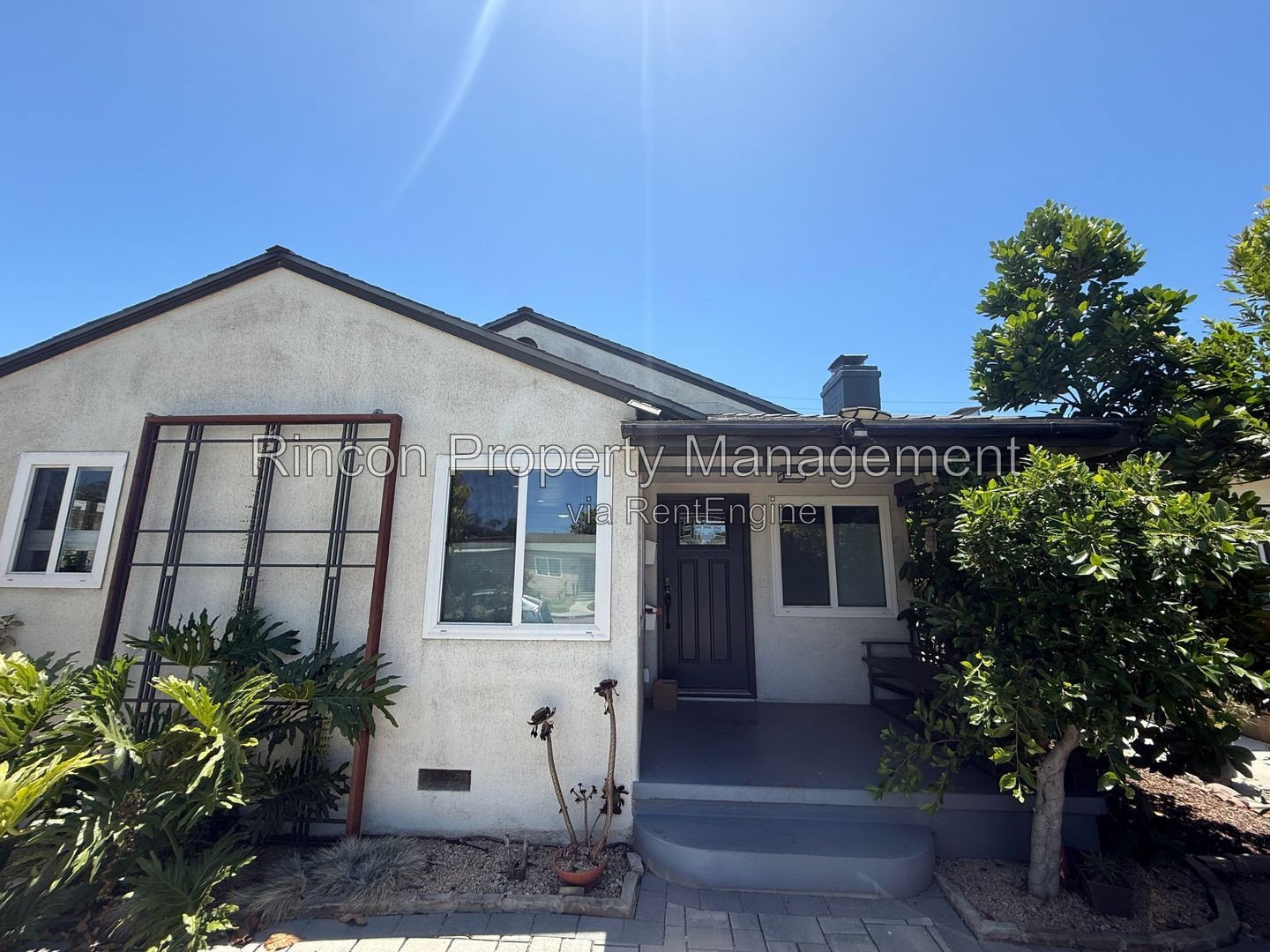 North Oxnard Home *Single Story* 3 Bedrooms/2 Baths 1158 sq ft property image