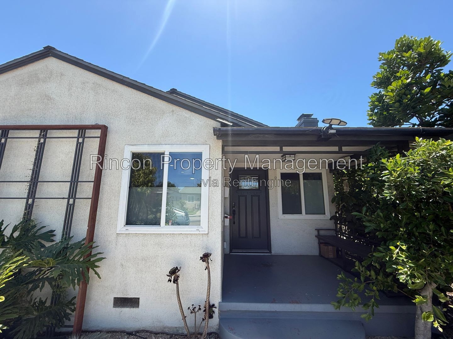 North Oxnard Home *Single Story* 3 Bedrooms/2 Baths 1158 sq ft property image