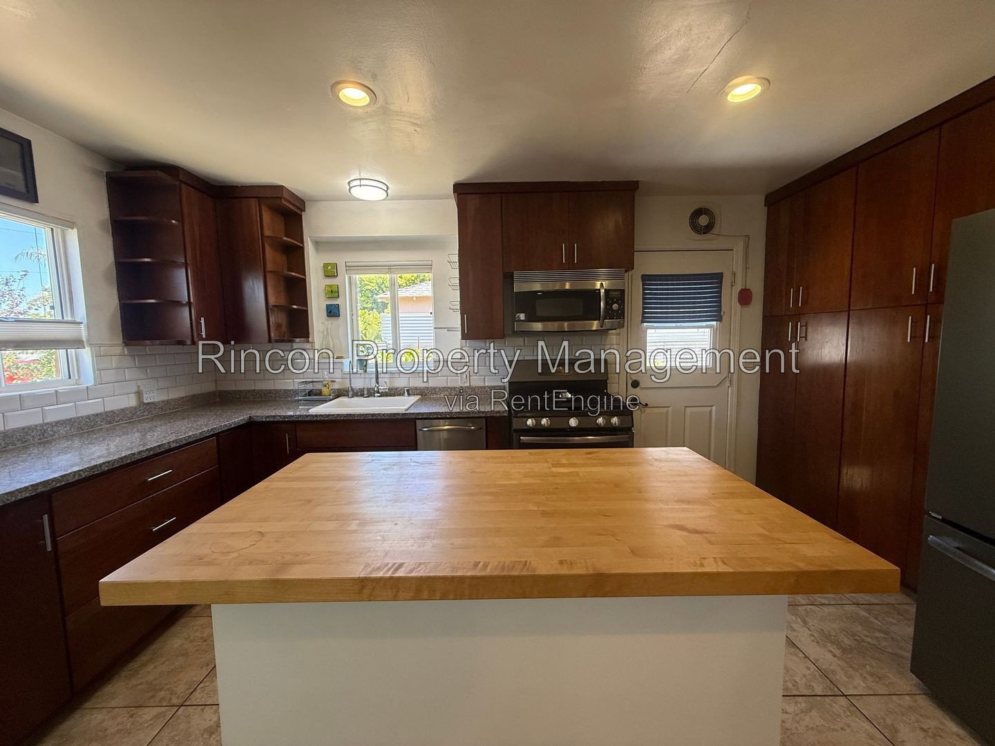 North Oxnard Home *Single Story* 3 Bedrooms/2 Baths 1158 sq ft property image