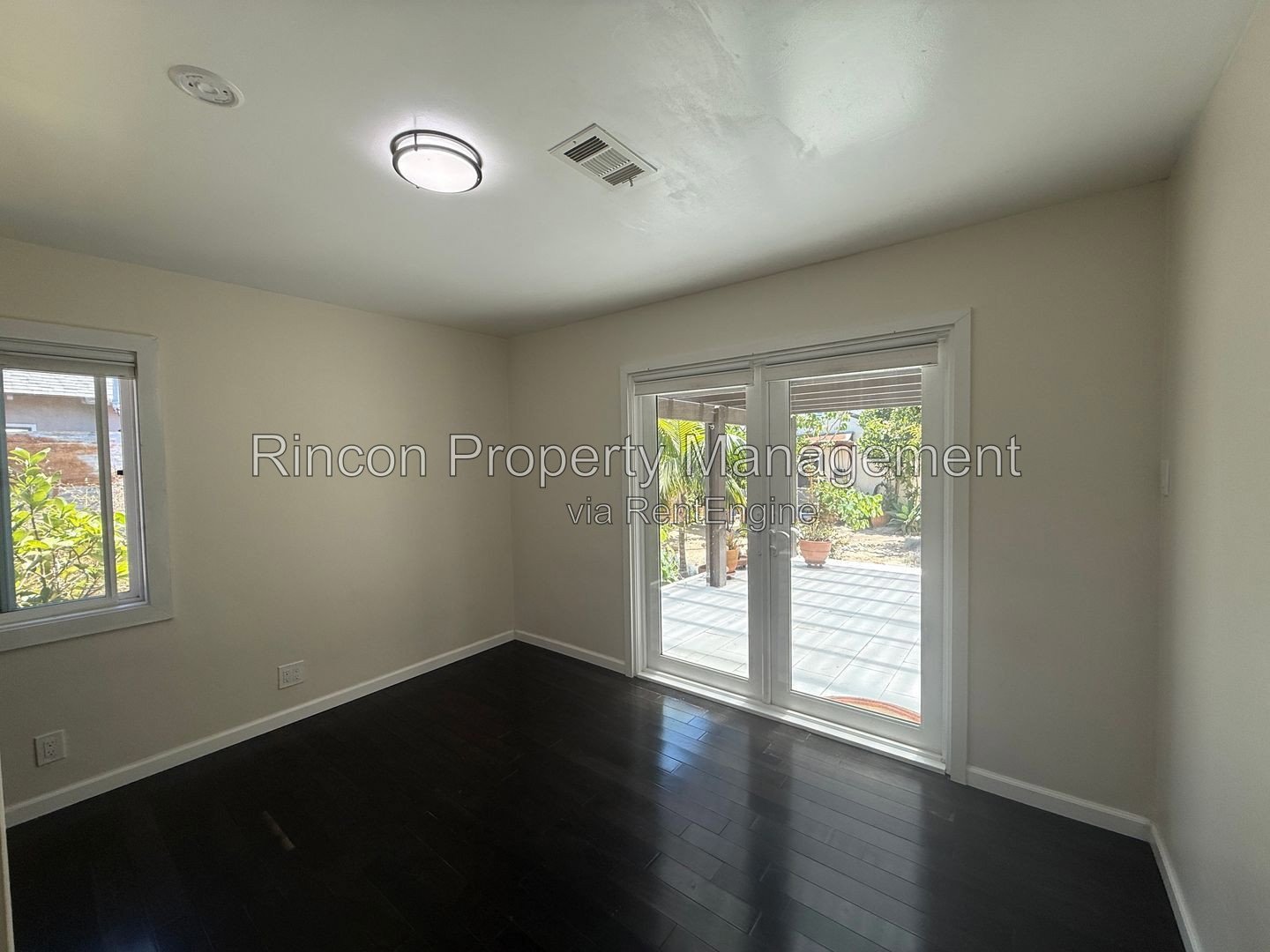 North Oxnard Home *Single Story* 3 Bedrooms/2 Baths 1158 sq ft property image