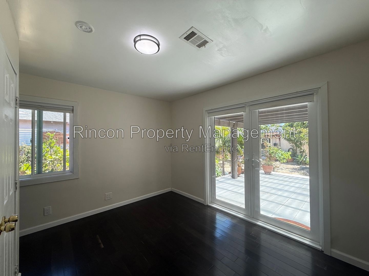 North Oxnard Home *Single Story* 3 Bedrooms/2 Baths 1158 sq ft property image