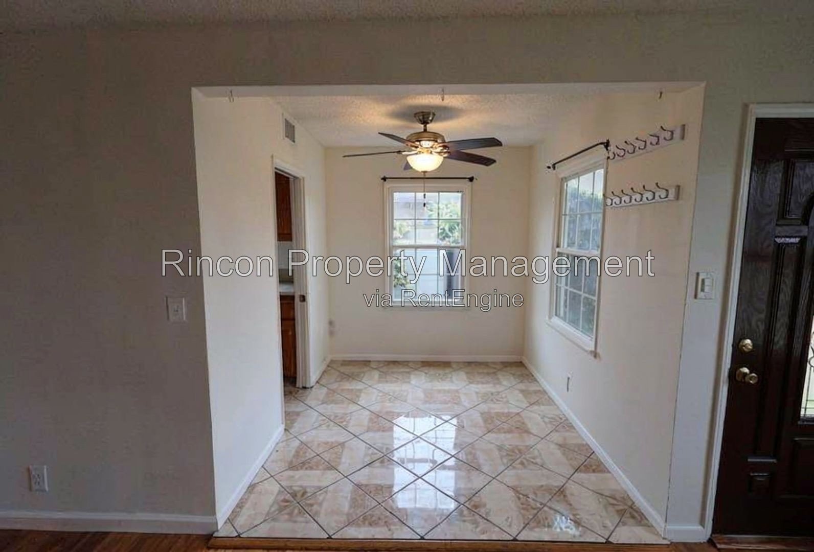 Prime Location in Oxnard *Available 7-26* 3 Bedrooms/2 Baths property image