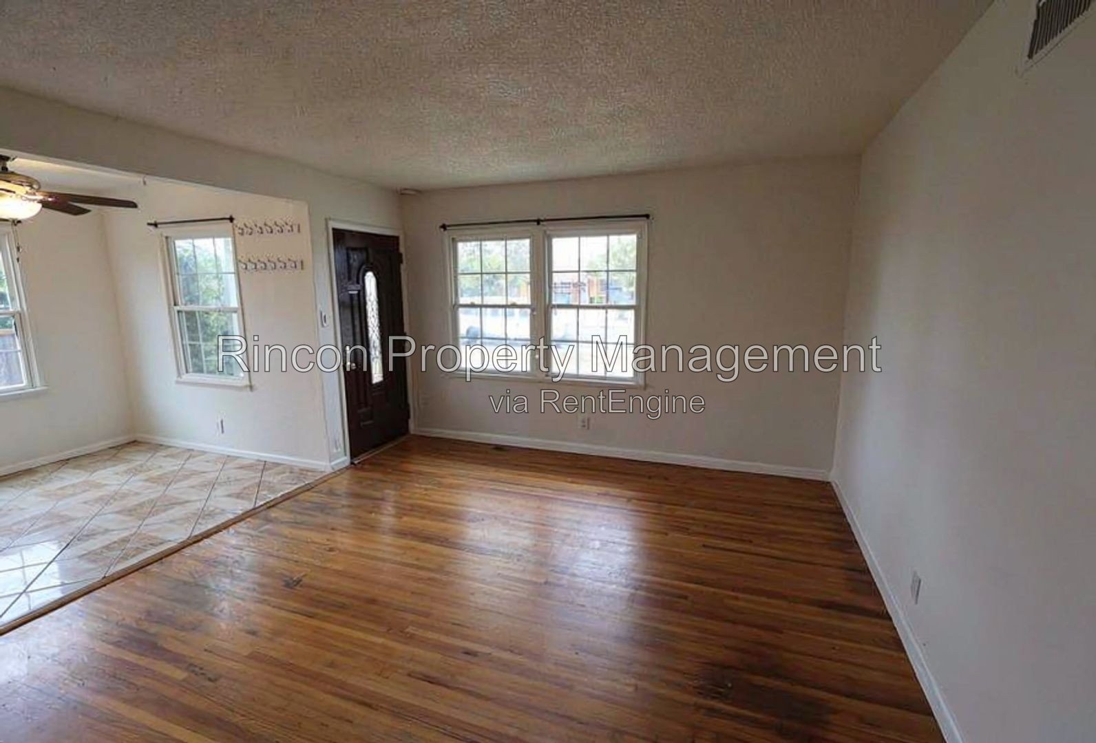 Prime Location in Oxnard *Available 7-26* 3 Bedrooms/2 Baths property image