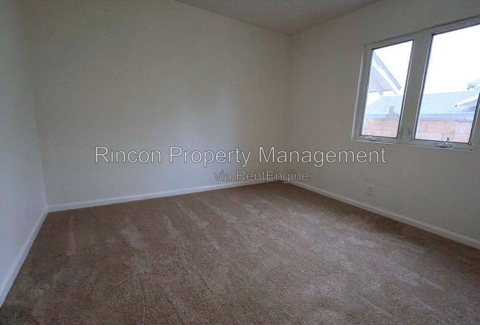 Prime Location in Oxnard *Available 7-26* 3 Bedrooms/2 Baths property image