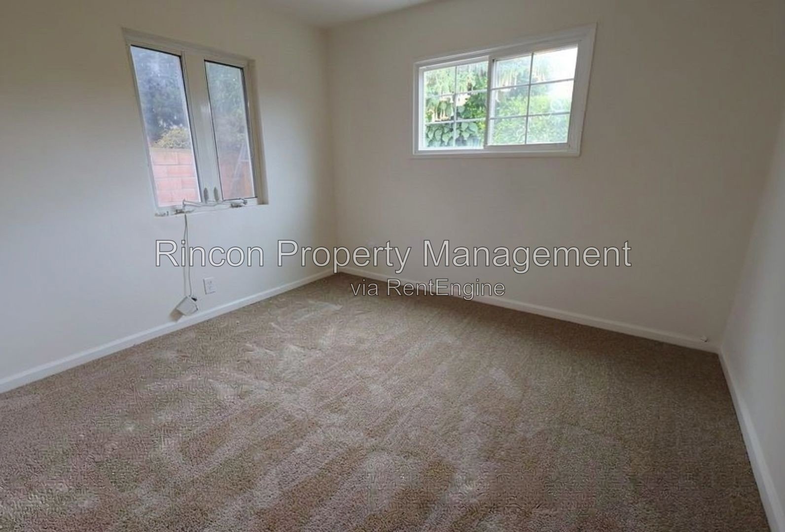 Prime Location in Oxnard *Available 7-26* 3 Bedrooms/2 Baths property image
