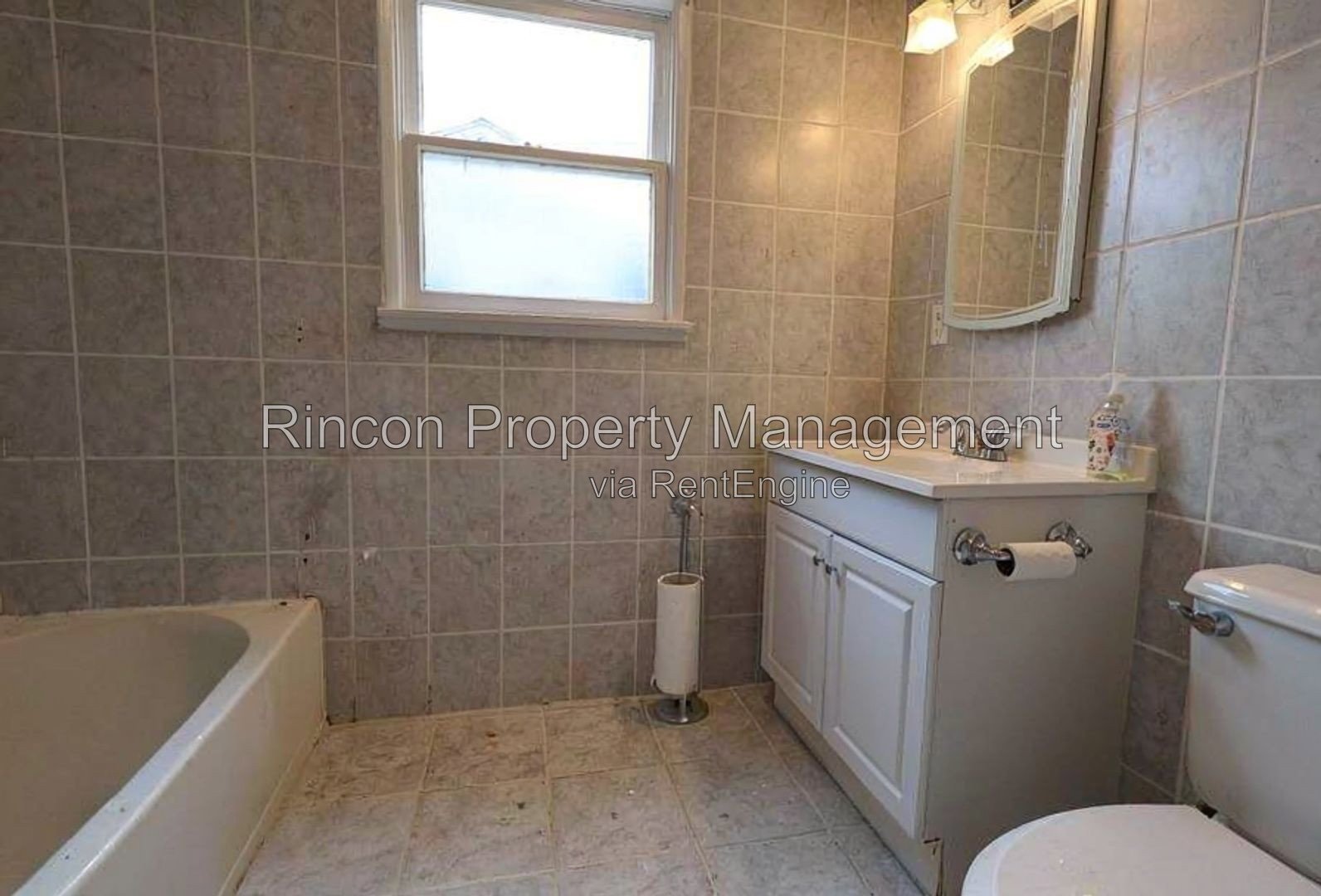 Prime Location in Oxnard *Available 7-26* 3 Bedrooms/2 Baths property image