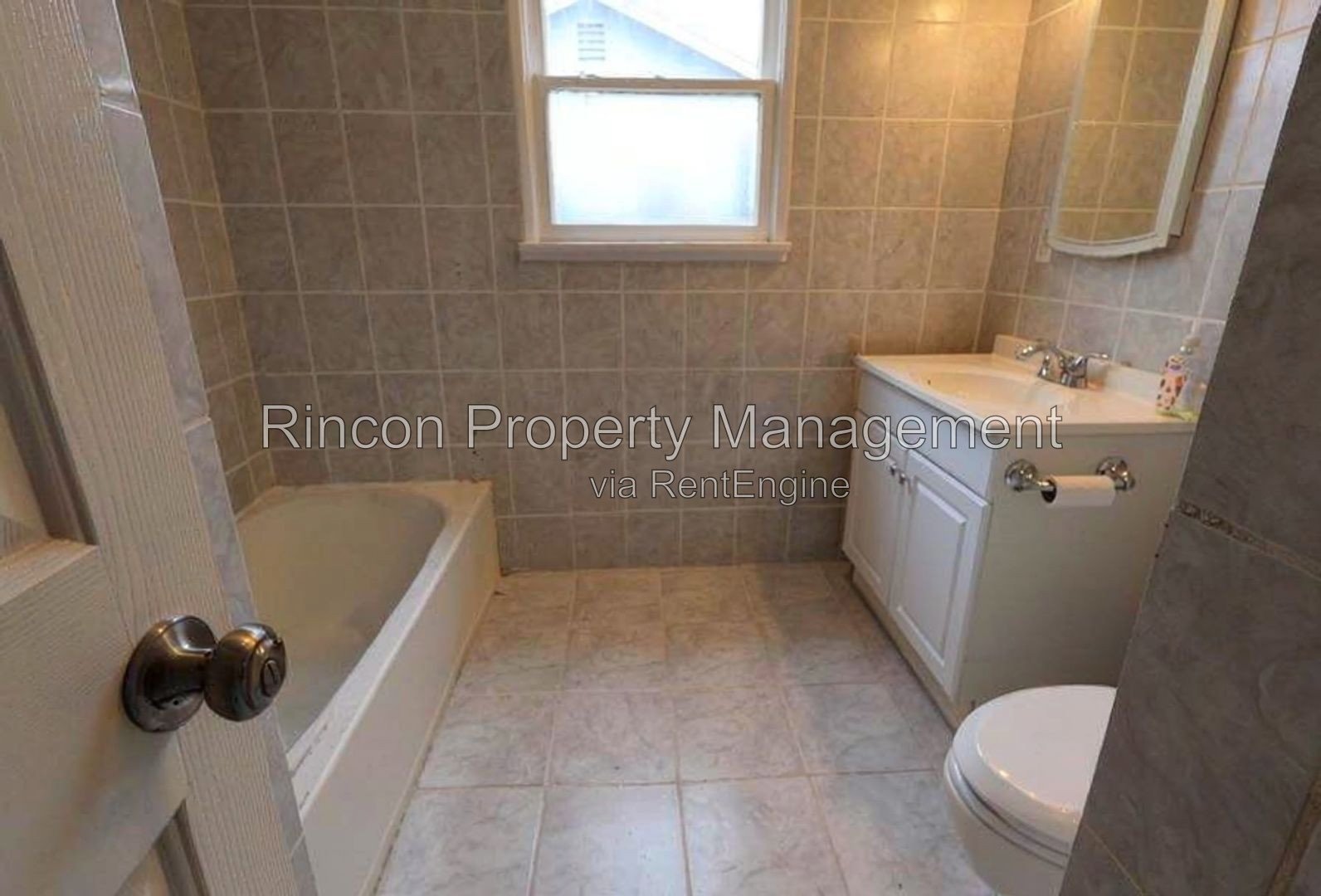 Prime Location in Oxnard *Available 7-26* 3 Bedrooms/2 Baths property image