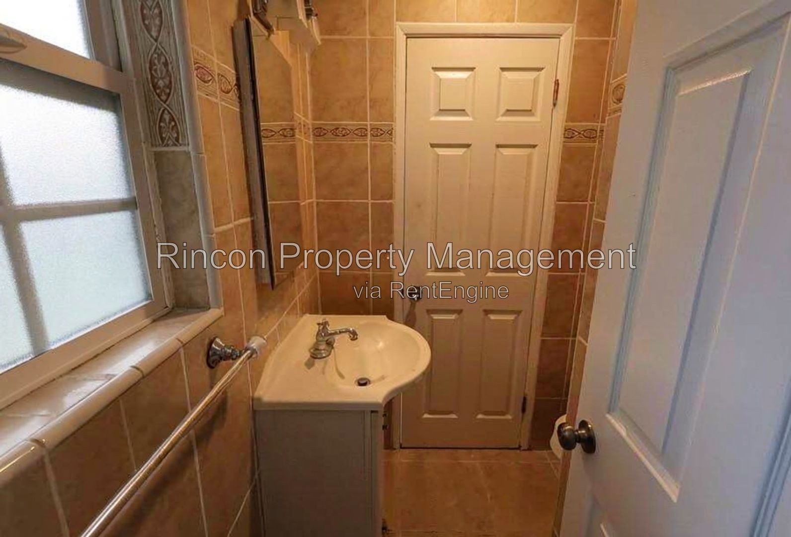 Prime Location in Oxnard *Available 7-26* 3 Bedrooms/2 Baths property image
