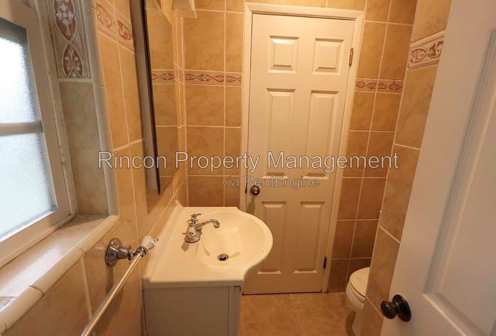 Prime Location in Oxnard *Available 7-26* 3 Bedrooms/2 Baths property image