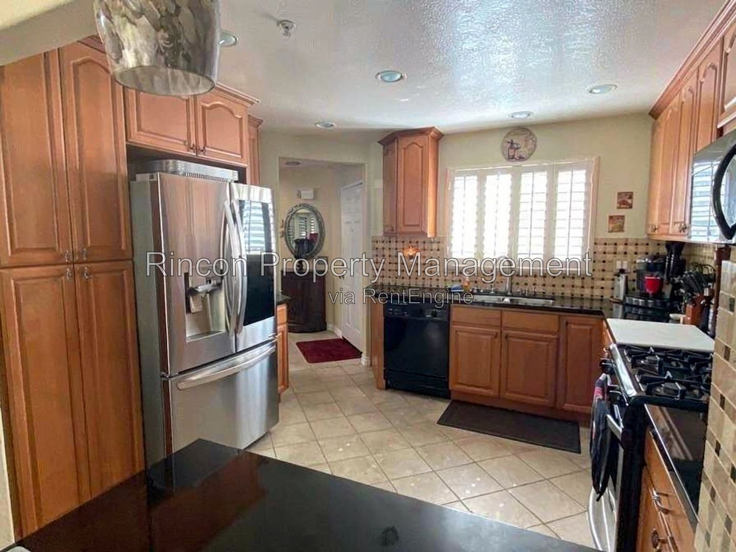 North Oxnard Home Available Now! 3 Bedrooms/2.5 Baths, Large Private Back Yard property image