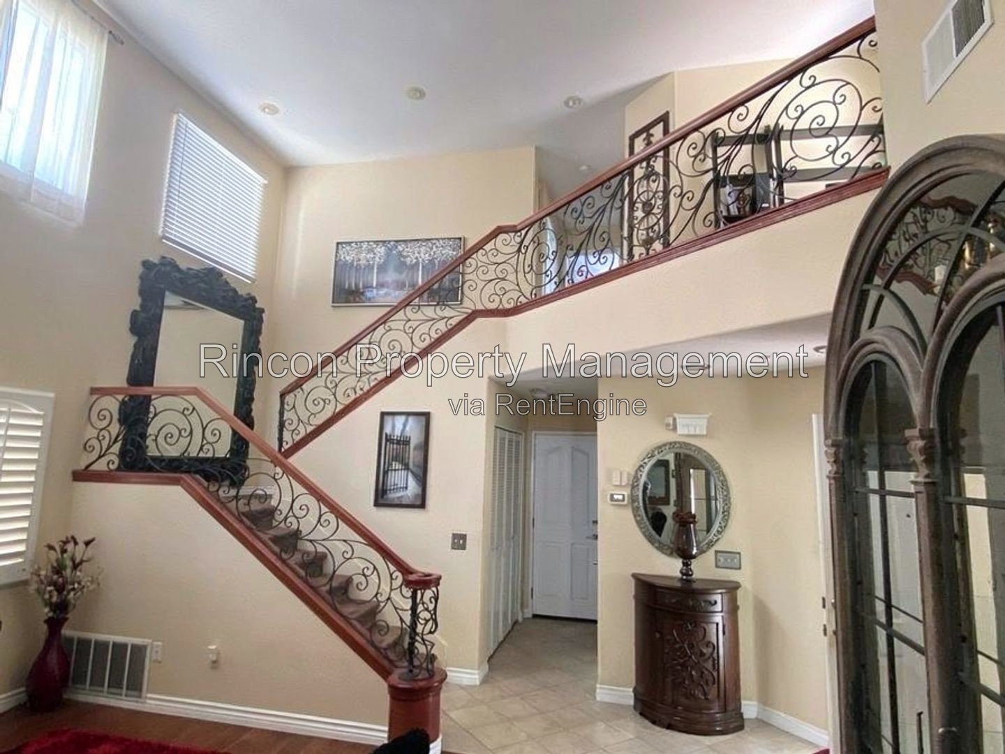North Oxnard Home Available Now! 3 Bedrooms/2.5 Baths, Large Private Back Yard property image