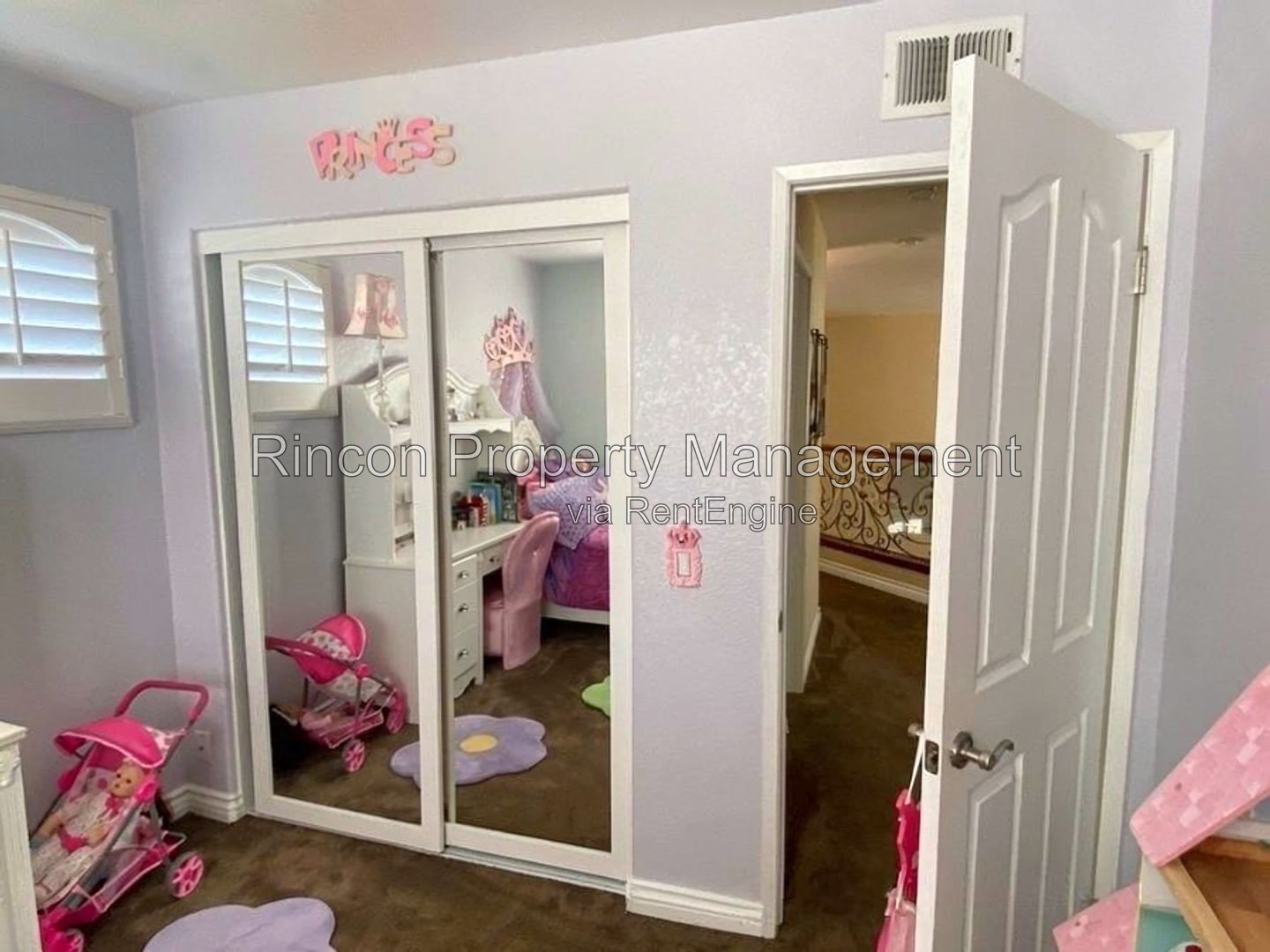 North Oxnard Home Available Now! 3 Bedrooms/2.5 Baths, Large Private Back Yard property image